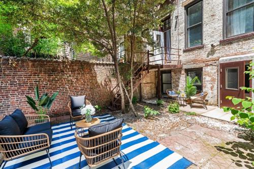 91-1D 3BR 2baths Duplex with a Private Back yard - GYM near Guggenheim Museum 91-1D 3BR 2baths Duplex with a Private Back yard - GYM near Guggenheim Museum