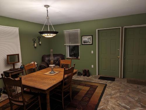 Maxwell's Mountain view Cabin, HOT TUB, wood stove, amazing views in 那不勒斯 (NY) Maxwell's Mountain view Cabin, HOT TUB, wood stove, amazing views in 那不勒斯 (NY)
