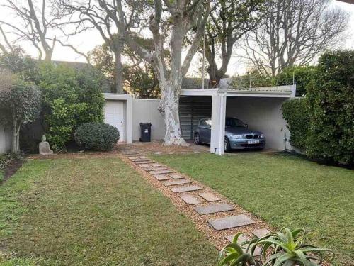 Upper Claremont Cottage near สวนพฤกศาสตร์แห่งชาติคีร์สเตนบอสช์ Upper Claremont Cottage near สวนพฤกศาสตร์แห่งชาติคีร์สเตนบอสช์