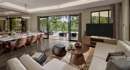 Shared lounge/TV area, Pullman Ciawi Vimala Hills Resort Spa and Convention in Puncak Shared lounge/TV area, Pullman Ciawi Vimala Hills Resort Spa and Convention in Puncak
