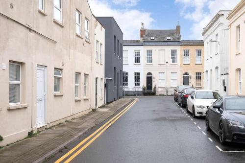 The Races, Portland Place. in เชลเท็นฮาร์น The Races, Portland Place. in เชลเท็นฮาร์น