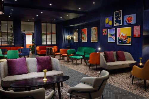 Bar/lounge, Hilton Cobham in Greater London South West Bar/lounge, Hilton Cobham in Greater London South West