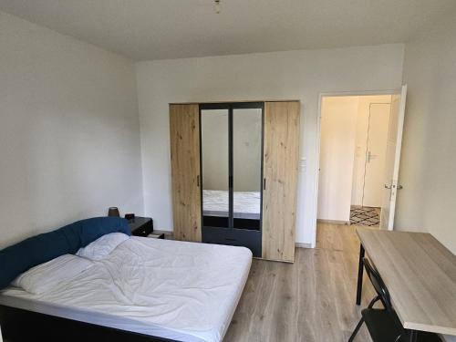 Appartement lumineux avec jardin et terrasse proche stade JO in 布瓦科隆布 Appartement lumineux avec jardin et terrasse proche stade JO in 布瓦科隆布