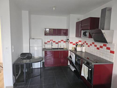 廚房, Appartement lumineux avec jardin et terrasse proche stade JO in 布瓦科隆布 廚房, Appartement lumineux avec jardin et terrasse proche stade JO in 布瓦科隆布