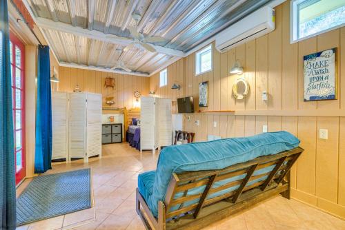 Inglis Studio Home with Covered Patio and Grill! in 興力士 (FL) Inglis Studio Home with Covered Patio and Grill! in 興力士 (FL)