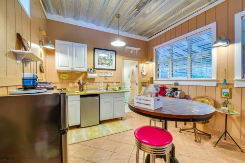 Inglis Studio Home with Covered Patio and Grill! in 興力士 (FL) Inglis Studio Home with Covered Patio and Grill! in 興力士 (FL)