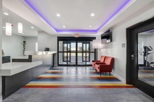 Lobby, Studio 6 Katy, TX – Energy Corridor in Houston West Lobby, Studio 6 Katy, TX – Energy Corridor in Houston West