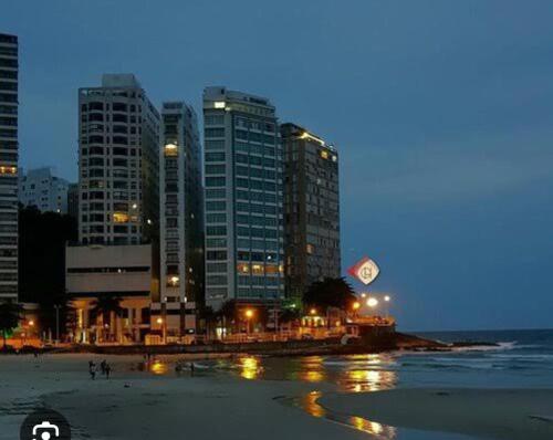 Flat Morro -Maluf Guarujá - 3 min a pé praia (Flat Morro -Maluf Guaruja - 3 min a pe praia) in 莫羅杜穆拉夫 Flat Morro -Maluf Guarujá - 3 min a pé praia (Flat Morro -Maluf Guaruja - 3 min a pe praia) in 莫羅杜穆拉夫