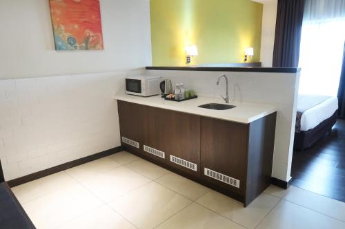 Kitchen, Wyndham Garden i-City Shah Alam near JM Bariani Shah Alam Seksyen 7 Kitchen, Wyndham Garden i-City Shah Alam near JM Bariani Shah Alam Seksyen 7