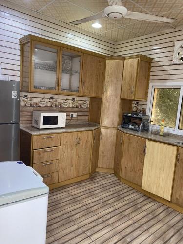 Kitchen, FIG SHADES مزرعة ظلال التين in Tiwi Kitchen, FIG SHADES مزرعة ظلال التين in Tiwi