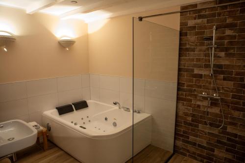 Spa, Bed and Breakfast Lauwersstate in Dongeradeel Spa, Bed and Breakfast Lauwersstate in Dongeradeel