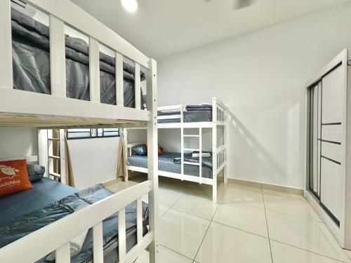 Desaru - Leisure Getaway 4BR3B by Cowidea