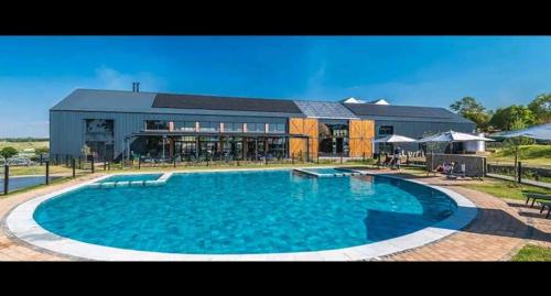 Vista, Outer Space - 1 bedroom Luxurious Apartment in Sandton in Lethabong Vista, Outer Space - 1 bedroom Luxurious Apartment in Sandton in Lethabong