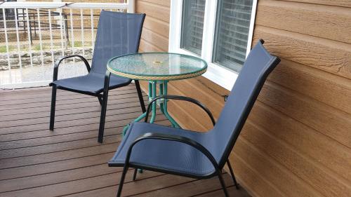 Balcony/terrace, Petit Hotel Amara in La Malbaie (QC) Balcony/terrace, Petit Hotel Amara in La Malbaie (QC)