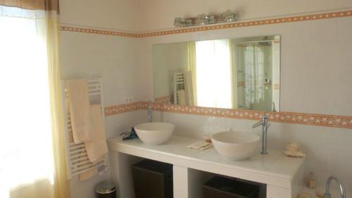Bathroom, Chambre d'hotes "La Bastide des Eucalyptus" in Les Groules Bathroom, Chambre d'hotes "La Bastide des Eucalyptus" in Les Groules