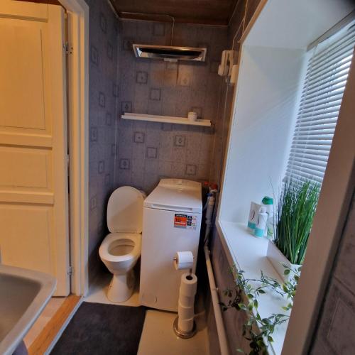 חדר אמבטיה, Harstad city studio apartment B. in הרסטד חדר אמבטיה, Harstad city studio apartment B. in הרסטד