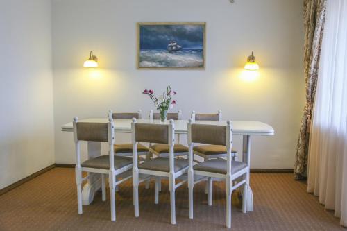 共用Lounge/電視區, 第聶伯羅彼得羅夫斯克酒店 (Dnepropetrovsk Hotel) in 聶伯城 共用Lounge/電視區, 第聶伯羅彼得羅夫斯克酒店 (Dnepropetrovsk Hotel) in 聶伯城