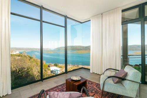 Kilátás, Dazzling View, Knysna - Stunning holiday villa with roof deck & 360° views in Knysna Csúcs Kilátás, Dazzling View, Knysna - Stunning holiday villa with roof deck & 360° views in Knysna Csúcs