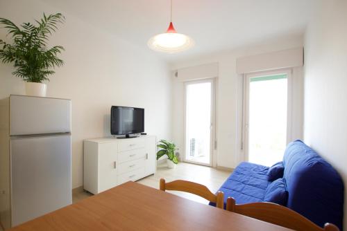 One-Bedroom Apartment image 8