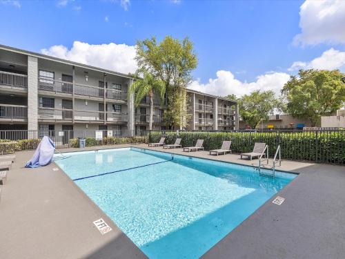 Swimming pool, La Quinta Inn by Wyndham Miami Airport North in Miami (FL) Swimming pool, La Quinta Inn by Wyndham Miami Airport North in Miami (FL)