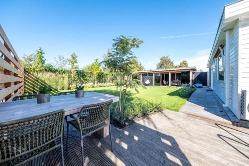 New- Private Cosy Houseboat, on a lake near Amsterdam