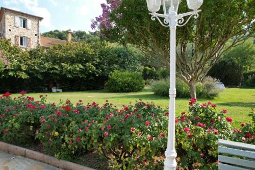 Gîte 5 "LE LAURUS" aux Magnolias (Gite 5 "LE LAURUS" aux Magnolias) in Aubenas Gîte 5 "LE LAURUS" aux Magnolias (Gite 5 "LE LAURUS" aux Magnolias) in Aubenas