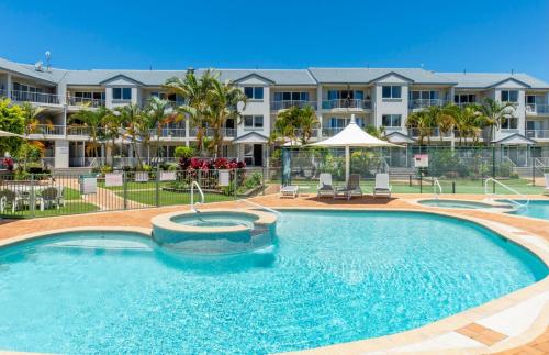 Pelican Cove Apartments in Biggera Waters Pelican Cove Apartments in Biggera Waters
