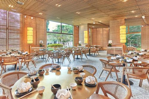 Restaurant, Goodwood Park Hotel near Orchard MRT Station Restaurant, Goodwood Park Hotel near Orchard MRT Station