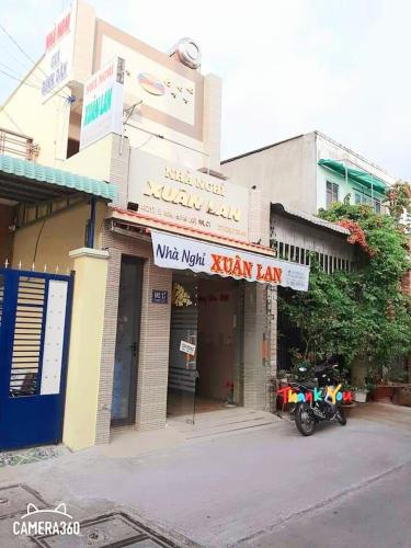 Nhà Nghỉ Xuân Lan (Nha Nghi Xuan Lan) in Нинь Киеу Nhà Nghỉ Xuân Lan (Nha Nghi Xuan Lan) in Нинь Киеу
