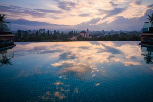 Бассейн , Hotel Barahi Kathmandu in Катманду Бассейн , Hotel Barahi Kathmandu in Катманду