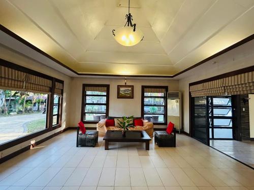 Lobby, Sheridan Boutique Resort near Camina Balay nga Bato Lobby, Sheridan Boutique Resort near Camina Balay nga Bato