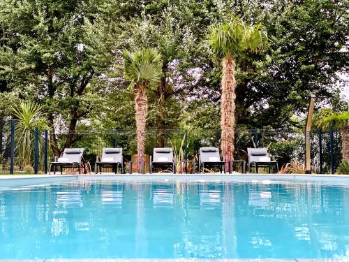 Swimming pool, Hotel Restaurant Du Parc Saumur Logis Elegance in Le Fleuret Swimming pool, Hotel Restaurant Du Parc Saumur Logis Elegance in Le Fleuret
