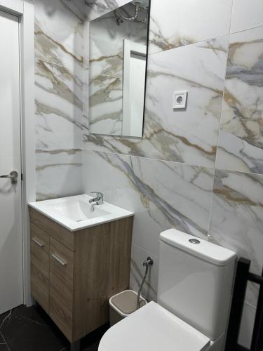 Fürdőszoba, Rooms Mediavilla in Puente de Vallecas Fürdőszoba, Rooms Mediavilla in Puente de Vallecas