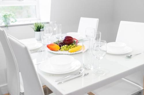 Facilities, Stylish 2 Bedroom Apartment - Balcony - Secure Parking - Top Rated - 5MC in Oldbury Facilities, Stylish 2 Bedroom Apartment - Balcony - Secure Parking - Top Rated - 5MC in Oldbury