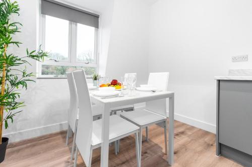 Facilities, Stylish 2 Bedroom Apartment - Balcony - Secure Parking - Top Rated - 5MC in Oldbury Facilities, Stylish 2 Bedroom Apartment - Balcony - Secure Parking - Top Rated - 5MC in Oldbury