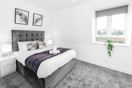 Stylish 2 Bedroom Apartment - Balcony - Secure Parking - Top Rated - 5MC in Oldbury Stylish 2 Bedroom Apartment - Balcony - Secure Parking - Top Rated - 5MC in Oldbury