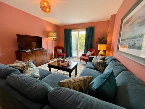 صالة مشتركة/ منطقة التلفزيون, Peaceful Sea View Home only 5 miles from Inverness in Bogallan صالة مشتركة/ منطقة التلفزيون, Peaceful Sea View Home only 5 miles from Inverness in Bogallan