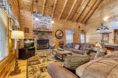 Mountain Creek Retreat in Pigeon Forge Suburbii Mountain Creek Retreat in Pigeon Forge Suburbii