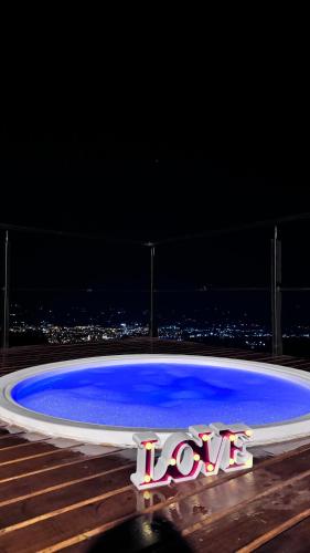 Hot tub, Glamping Rios Voladores Pereira in Oriente Hot tub, Glamping Rios Voladores Pereira in Oriente