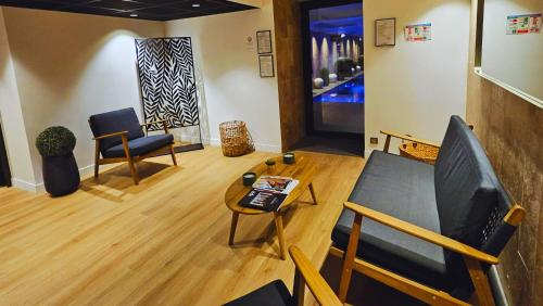 Spa, Star Champs Elysees near Palais des Congres de Paris Concert Venue Spa, Star Champs Elysees near Palais des Congres de Paris Concert Venue