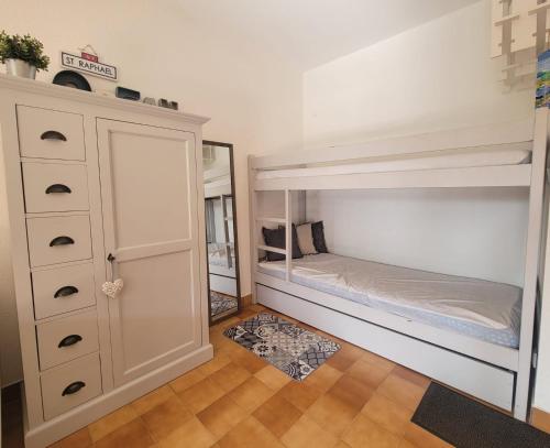 Cosy family cocoon with beautiful loggia in Frejus City Center Cosy family cocoon with beautiful loggia in Frejus City Center