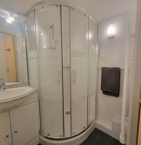 Cosy family cocoon with beautiful loggia in Frejus City Center Cosy family cocoon with beautiful loggia in Frejus City Center