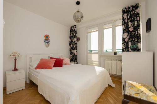 Autumn Apartment with Balcony and Two Bedrooms by Noclegi Renters