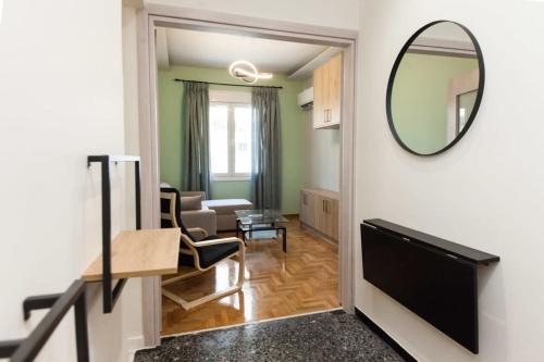 Modern Greek Living 1 Bd Apt in Dafni Athens - image 4