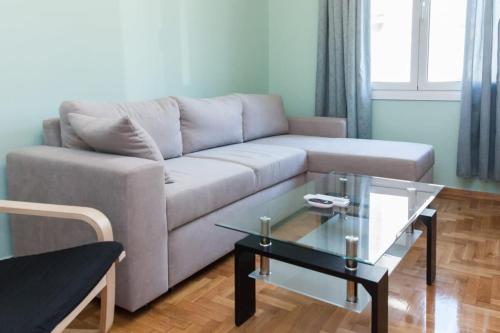 Modern Greek Living 1 Bd Apt in Dafni Athens - image 8