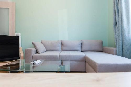 Modern Greek Living 1 Bd Apt in Dafni Athens - image 9