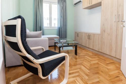 Modern Greek Living 1 Bd Apt in Dafni Athens - image 13