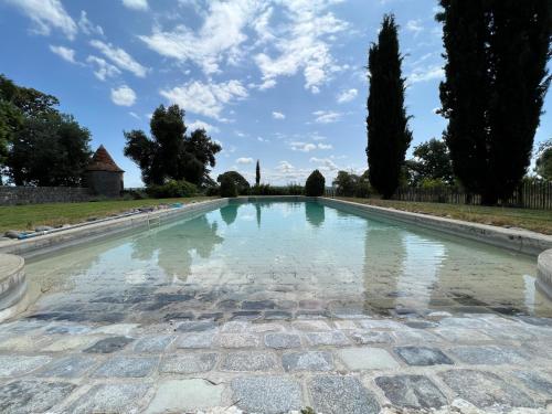 Location gites chateau Couronneau in La Roquille Location gites chateau Couronneau in La Roquille