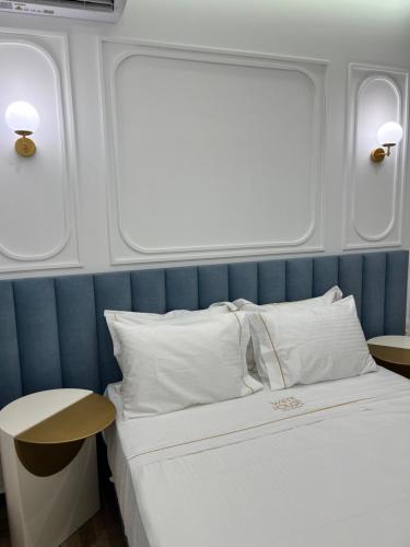 White House Project Vouliagmeni @3