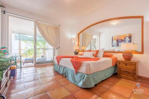 Private oceanview balcony & infinity pool onsite in Escenica Private oceanview balcony & infinity pool onsite in Escenica